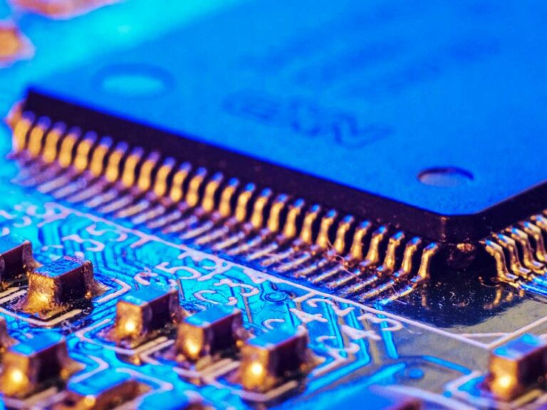 La hausse du coût des composants informatiques